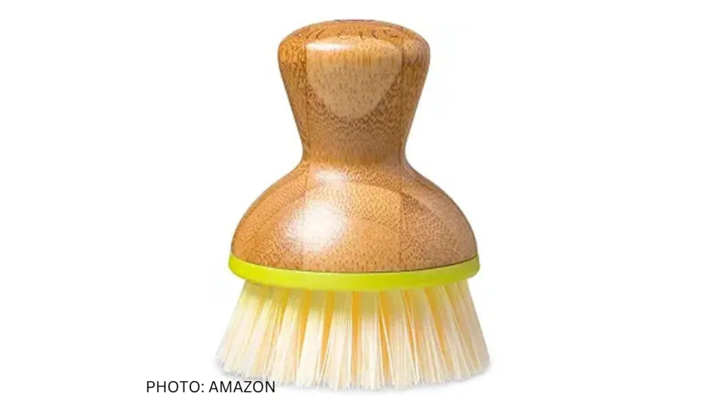 1. Full Circle Tenacious C Bamboo Dish Brush Why? ✅ Best for Eco-Friendly, Heavy-Duty Cleaning Made from sustainable bamboo with a replaceable head, reducing waste. Stiff bristles scrub tough messes on pots and pans. Non-toxic, plastic-free, and stylish for an eco-conscious home. Best for: People who prefer sustainable, high-performance cleaning tools.